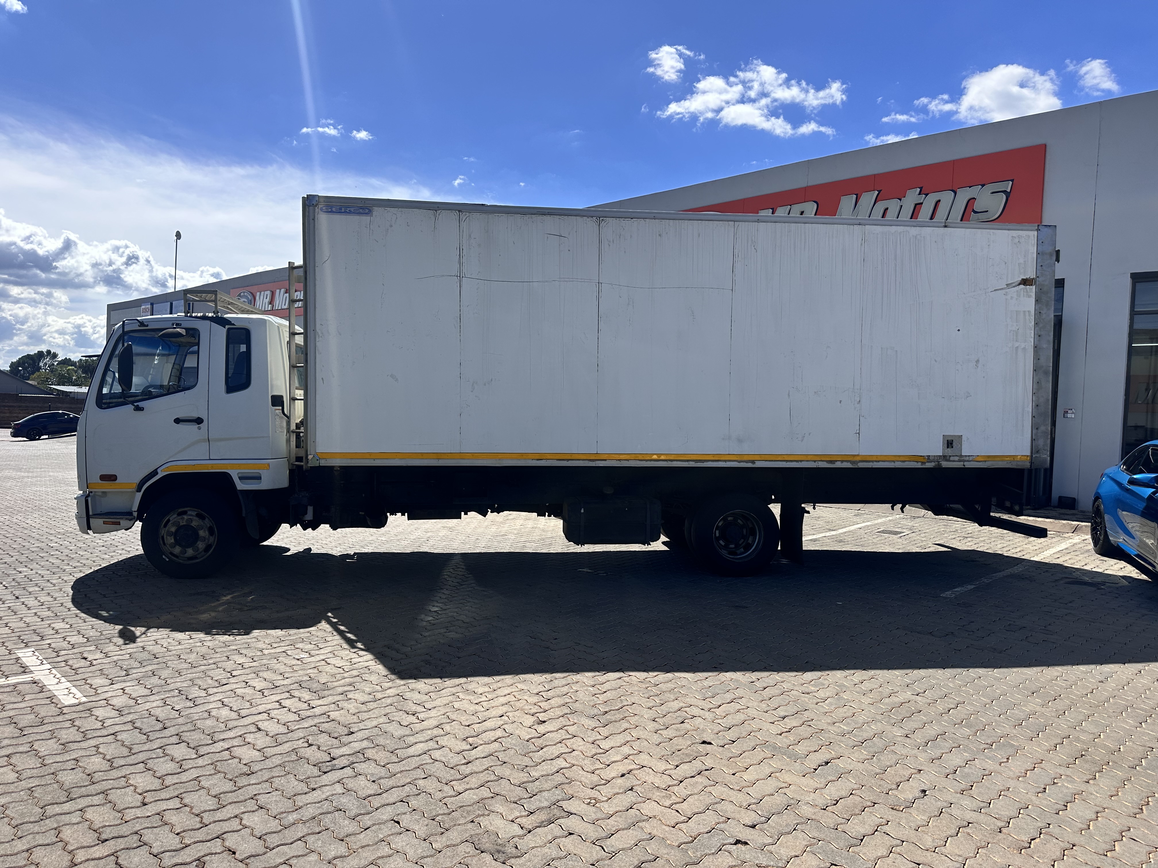 2014 Mitsubishi Fuso FK13-240